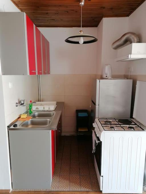 Cozy 1-Bdrm Apt In Dubec, Ideal For Work Or Study Sesvete Eksteriør bilde