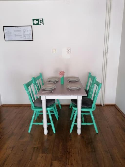 Cozy 1-Bdrm Apt In Dubec, Ideal For Work Or Study Sesvete Eksteriør bilde