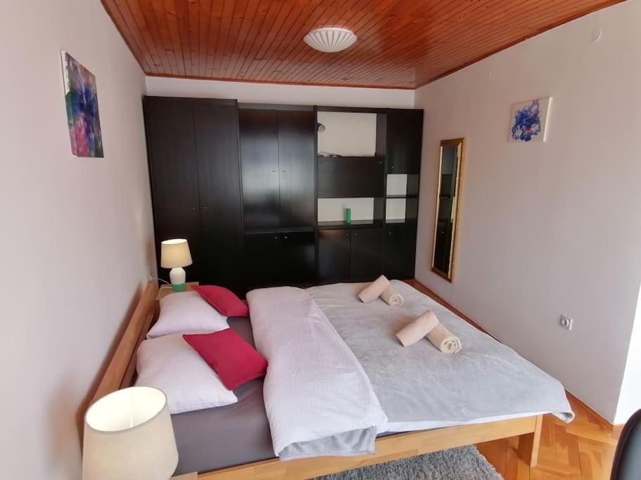 Cozy 1-Bdrm Apt In Dubec, Ideal For Work Or Study Sesvete Eksteriør bilde